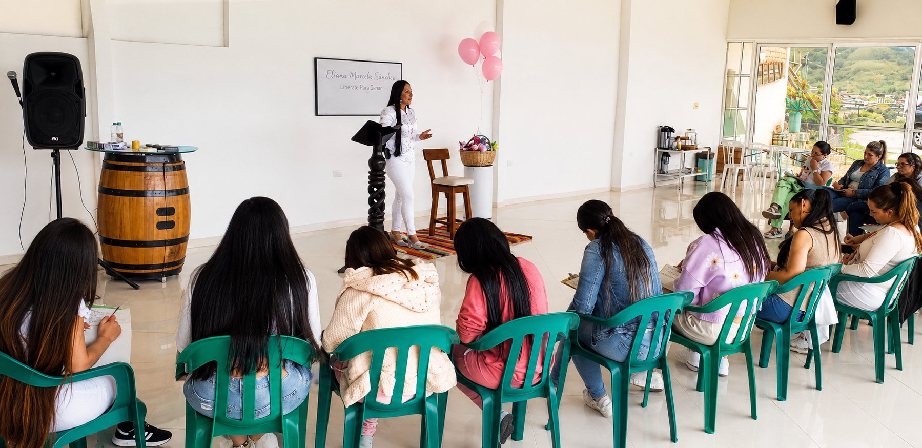 Participantes durante una dinámica del taller de bienestar emocional.